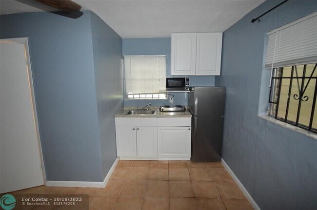 Foto del edificio - 807 Phippen Waiters Rd