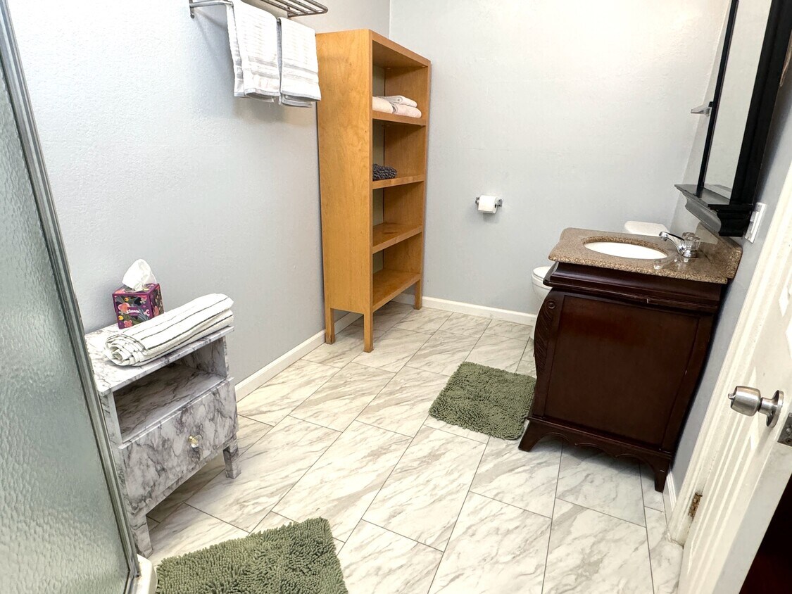 Foto del edificio - 713 N Mansfield Ave