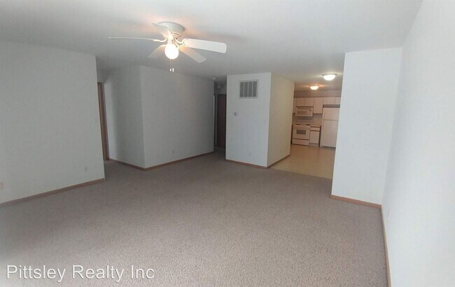Building Photo - 3 br, 3 bath Apartment - 1025 Regent Drive