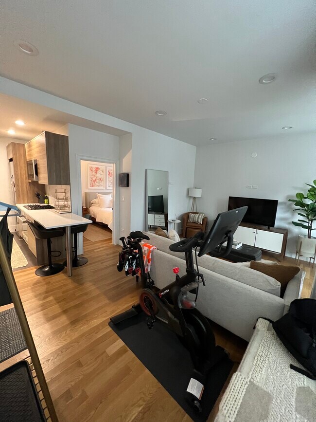 Foto del edificio - 2854 N Racine Ave