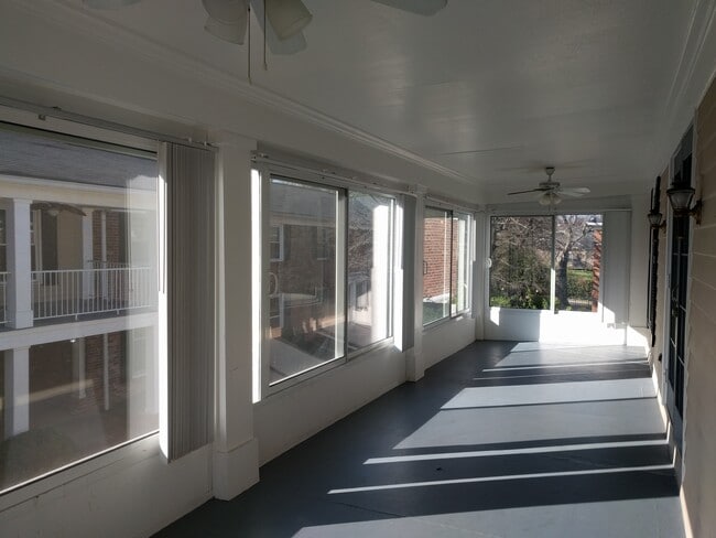 Building Photo - 5025 Hillsboro Pike