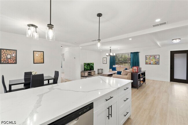 Foto del edificio - 614 Canton Ave