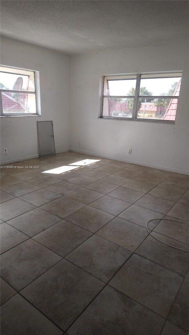 Foto del edificio - 2600 NW 52nd Ave