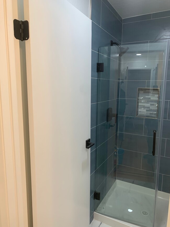 Master bath - 8751 Mountain Blvd