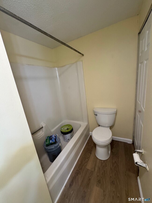 Foto del edificio - 184 Burgundy Hill Ln