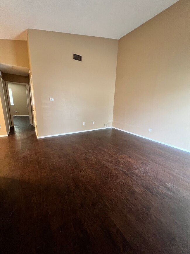 Building Photo - 9706 Eastwend Dr