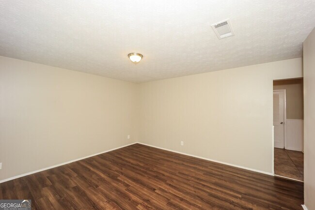 Building Photo - 6133 Fieldcrest Dr