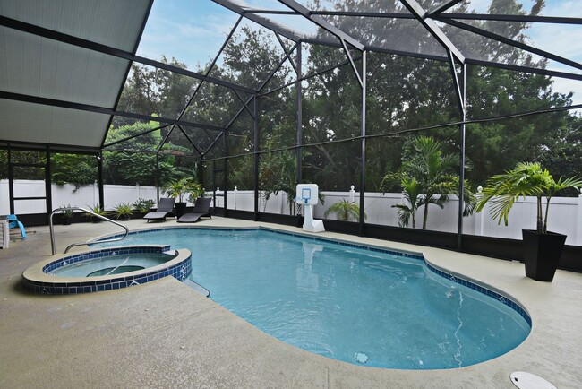 Foto del edificio - 4 Bedroom 2.5 Bath, Waterford Lakes,  Pool...