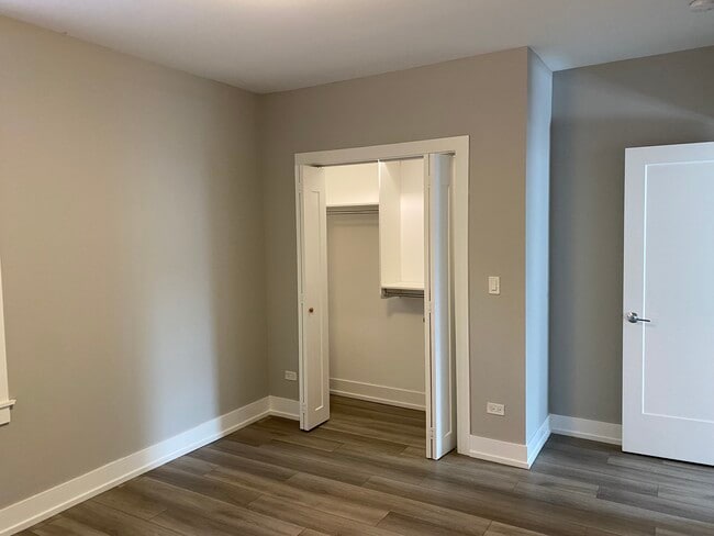 Building Photo - 3929 N Janssen Ave