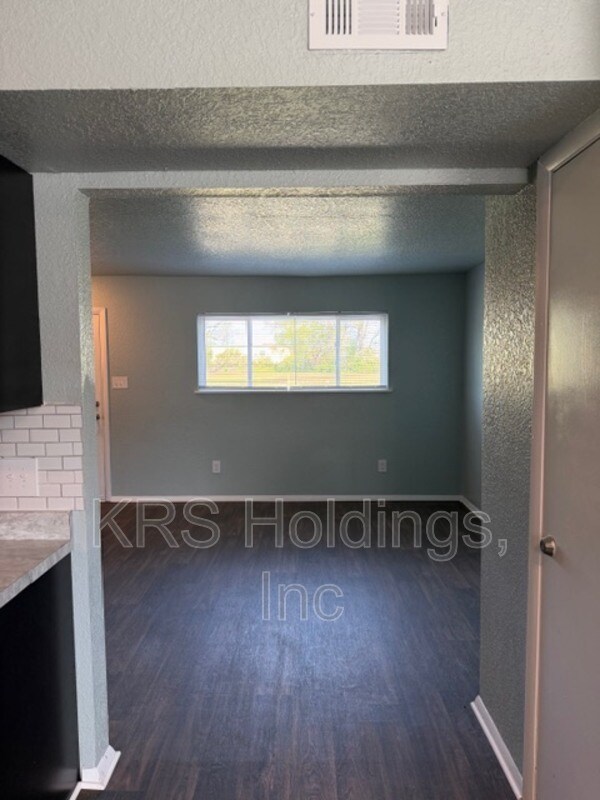 Foto del edificio - 4317 Newsome Dr