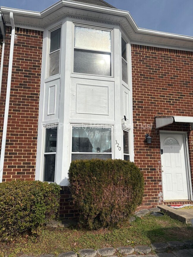 Foto del edificio - 320 Fairfax Terrace