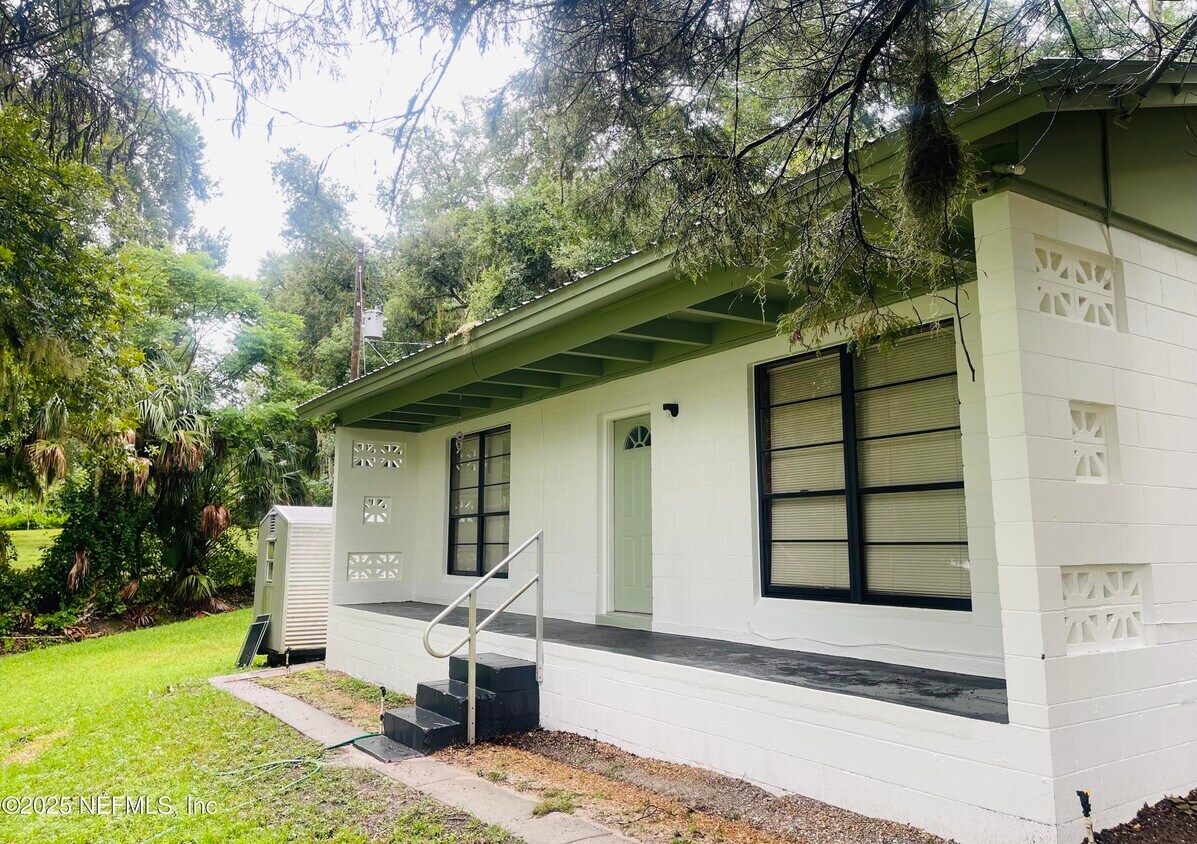 Foto principal - 8180 Alderman Rd