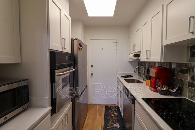 Foto del edificio - 825 Bayshore Dr