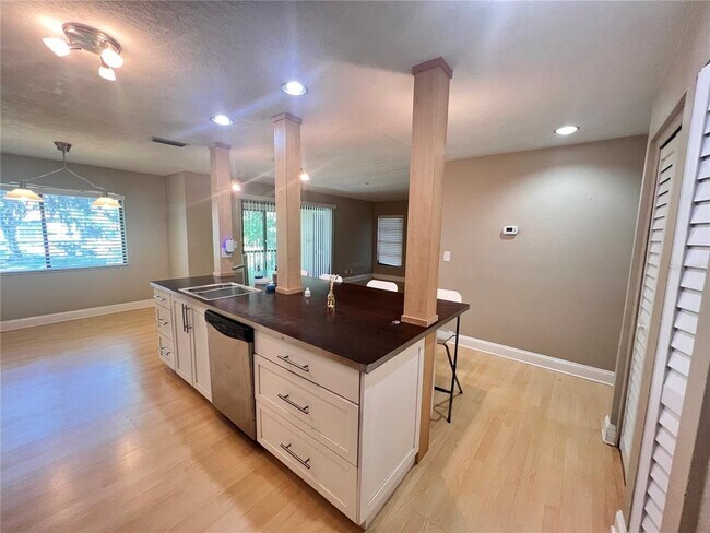 Foto del edificio - 302 Palm Coast Pkwy NE