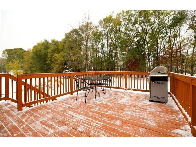 Foto del edificio - 11186 Woods Edge Ave