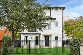 Building Photo - 2031 Sheridan St