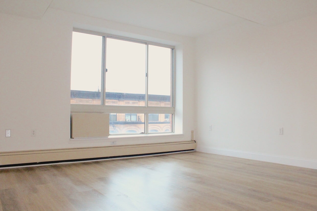 Primary Photo - 304 W 117th St