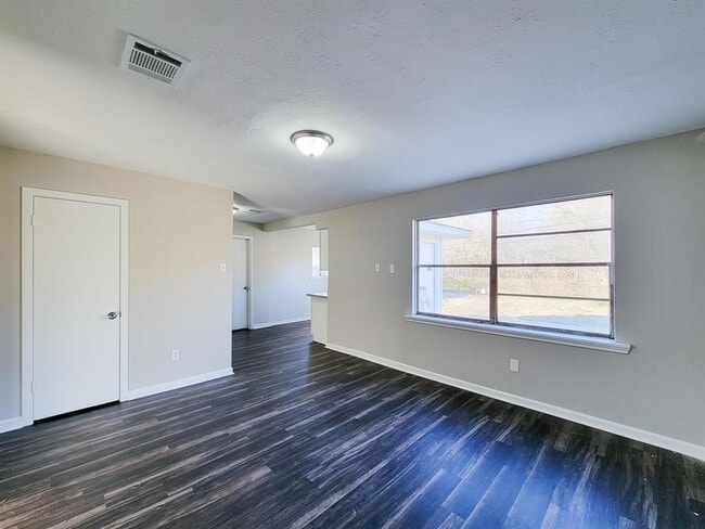 Building Photo - 4119 Holloway Dr