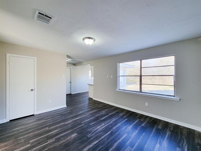 Foto del edificio - 4119 Holloway Dr