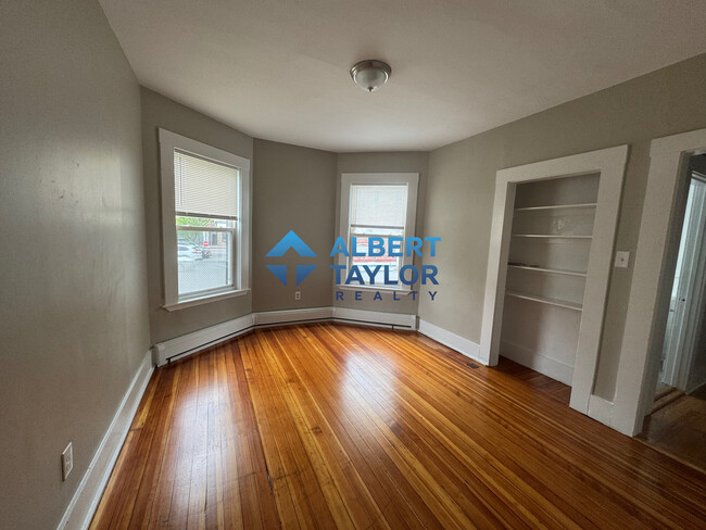 Building Photo - 6 Bowdoin Park