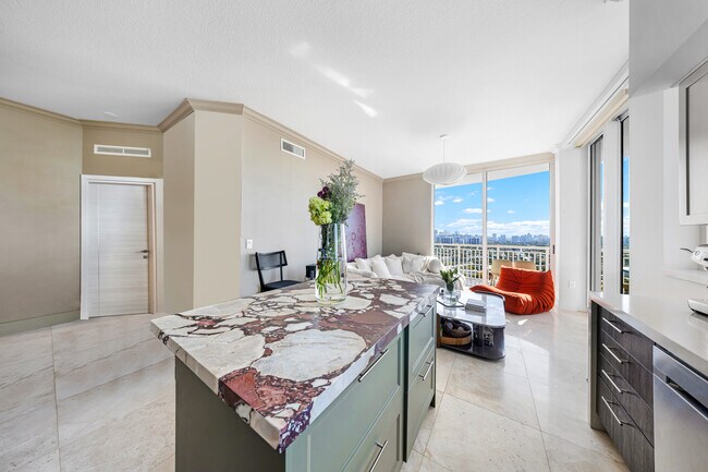 Foto del edificio - 1745 E Hallandale Beach Blvd