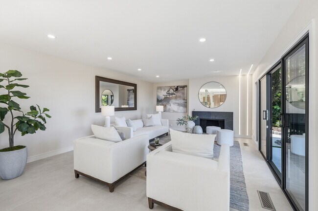 Foto del edificio - 3465 Valley Meadow Rd