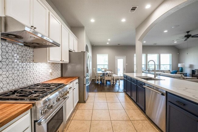 Building Photo - 25227 Hawthorne Blossom Dr