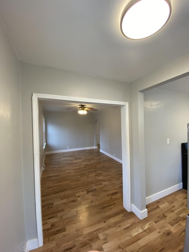 Building Photo - 237 S Thorncrest Ave