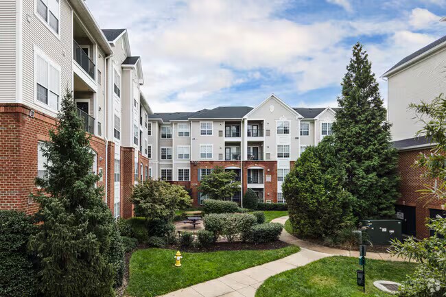 Foto del edificio - 4850 Eisenhower Ave