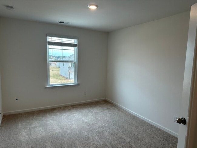 Building Photo - 1112 Holland Dr
