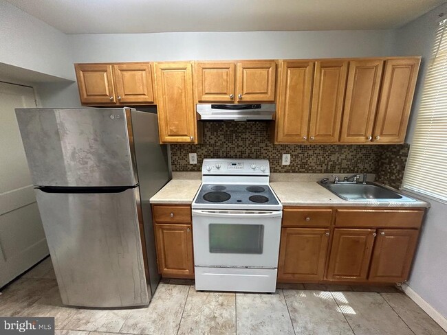 Foto del edificio - 5838 Crittenden St