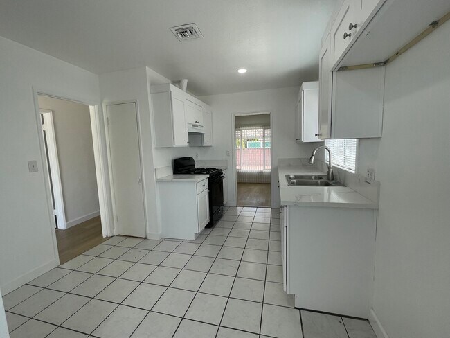 Cocina - 12212 Everest St