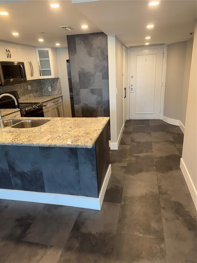 Foto del edificio - 1717 N Bayshore Dr