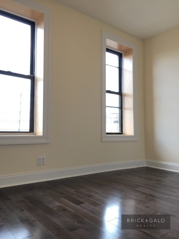 Building Photo - 224 Hinckley Pl