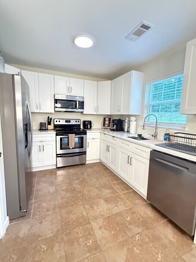 Building Photo - 8253 Belmont Stables Dr