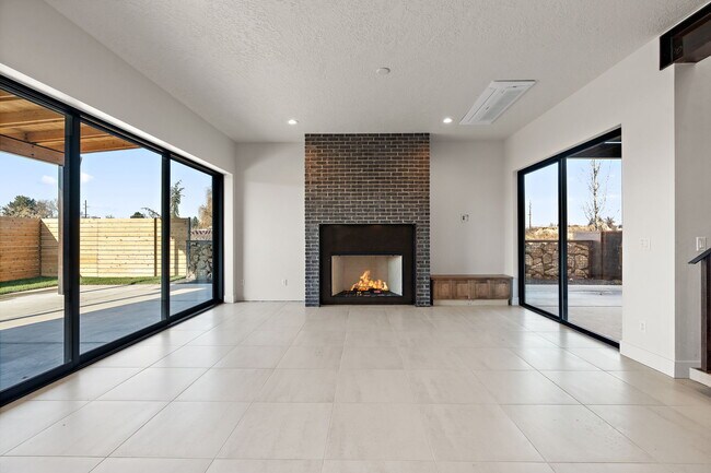 Foto del edificio - 98 S Carbon Rivet Ave