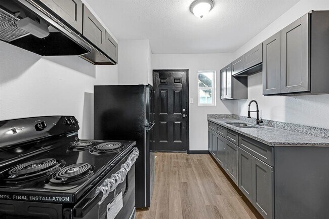 Building Photo - 7210 Dahlia St
