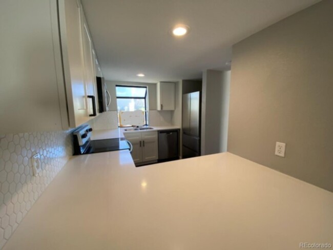 Foto del edificio - Charming 2-Bedroom Townhome in the America...