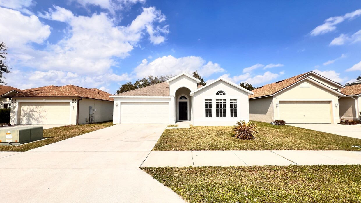 Primary Photo - Spacious 4 bedroom 2 bathroom Home in Sanford