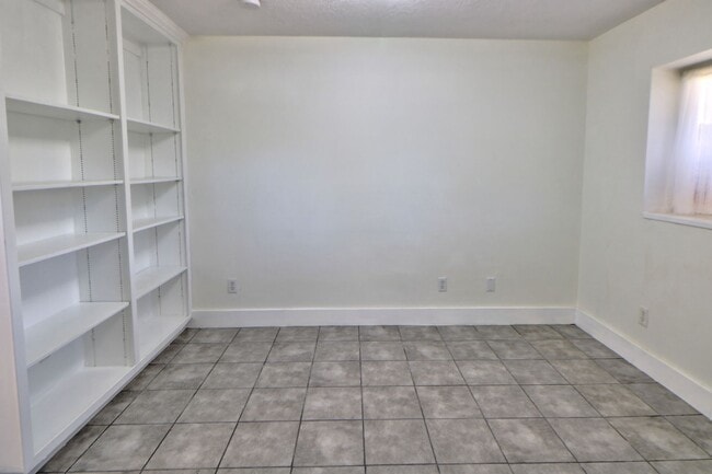 Building Photo - Basement Apartment Near Springville Canyon