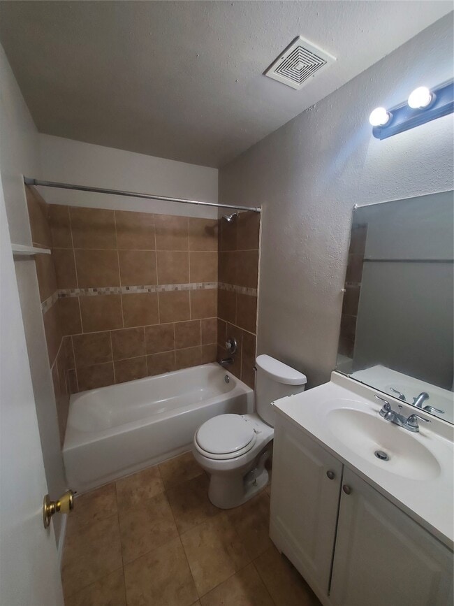 Building Photo - 23211 Pebworth Pl