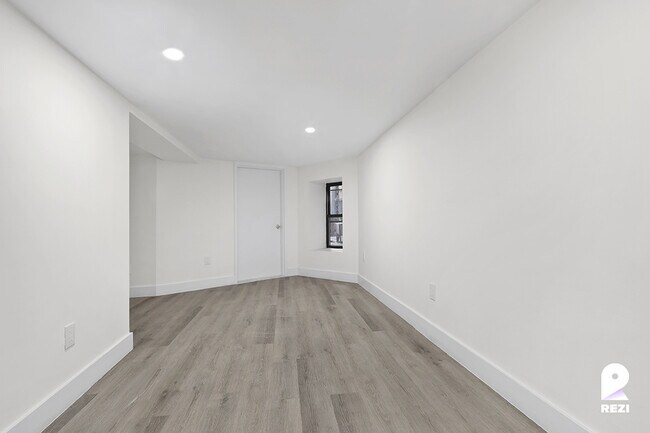 Foto del edificio - 169 E 105th St