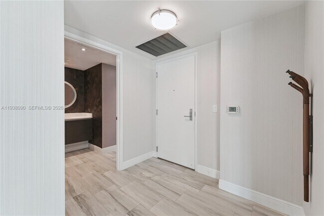 Foto del edificio - 300 Sunny Isles Blvd