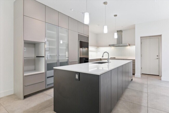 Building Photo - 1222 Marconi St