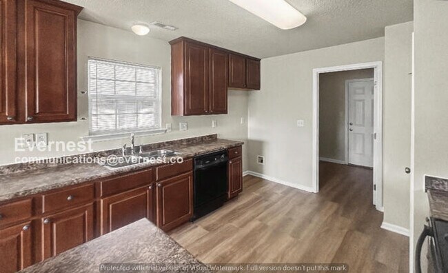 Foto del edificio - 3 Bed/2 Bath Home with Garage / Pet-Friendly / Vouchers Accepted / Available Now!