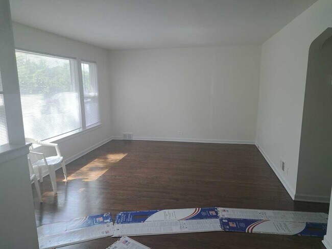 Foto del edificio - 6341 N Springfield Ave