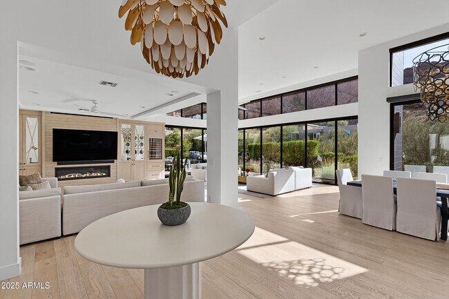 Foto del edificio - 5841 N Echo Canyon Cir