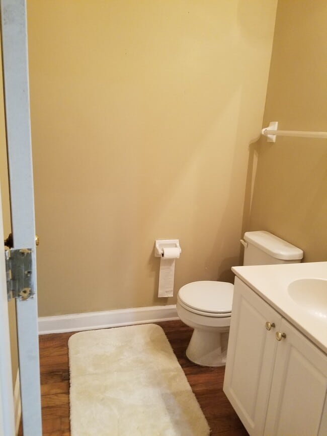 Building Photo - 104 Island Crest Cir