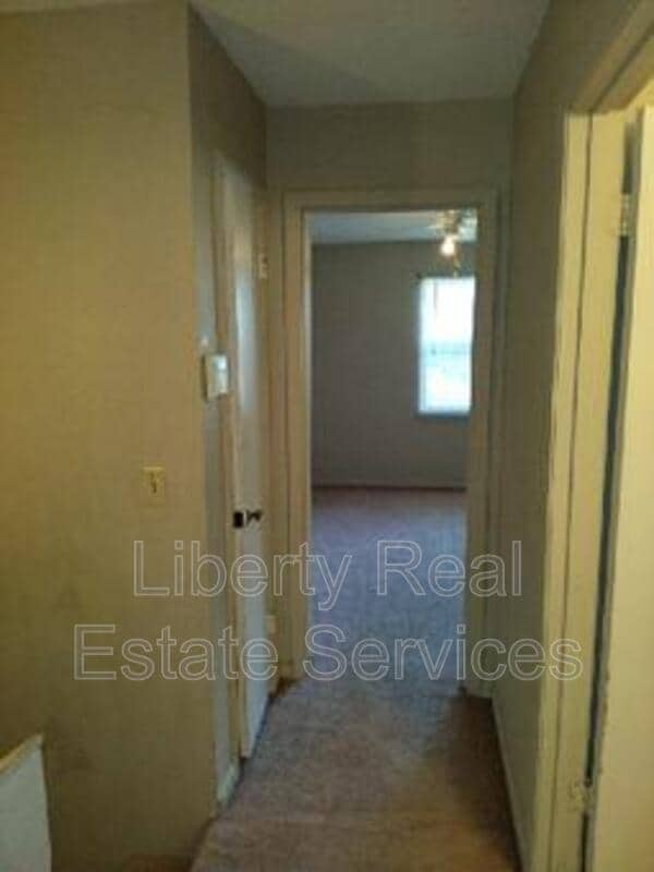 Building Photo - 1065 Kelly Dr