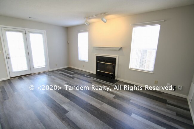 Building Photo - 512 Selsey Court S